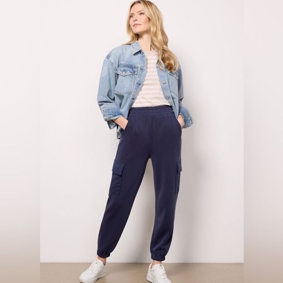 Evereve Pants - ( SOLD) EVEREVE Ari Jogger pant Navy blue Tapered Leg cargo pockets High Risee
